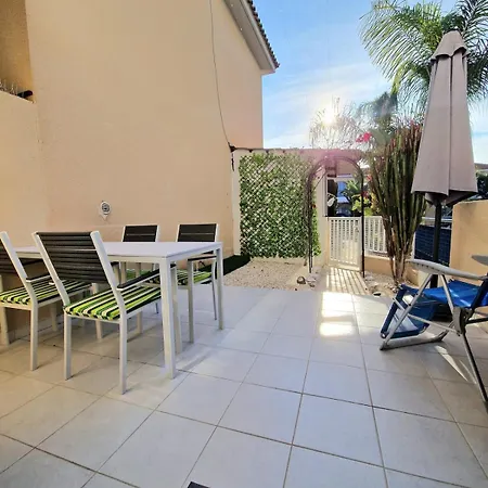 Cosy Townhouse Universal